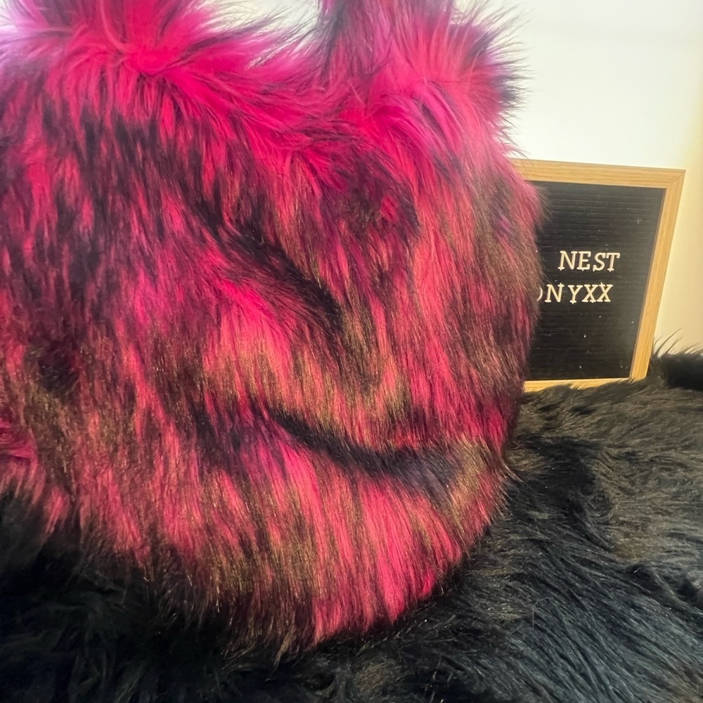 Pink Nayr Heart Bag - Picture 3 of 5